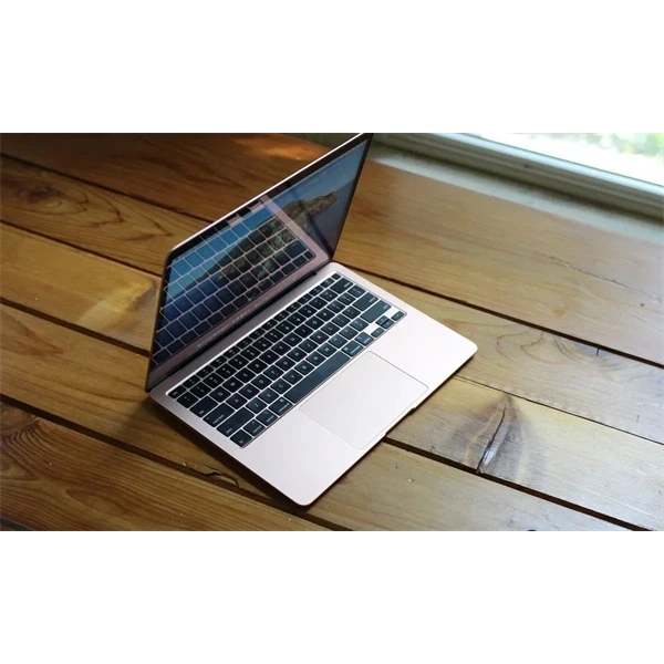 Apple MacBook Air 2020 13,3"Retina/M1 chip és 7 magos GPU/8GB/256GB SSD/Cseh/ezüst laptop (Felújított,batteryCARE+)