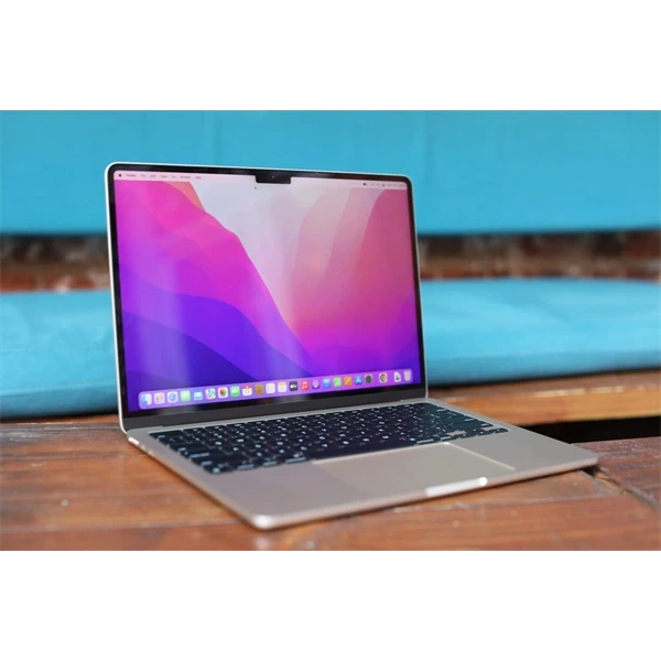 Apple MacBook Air 2022 13,6"/M2 chip és 10 magos GPU/8GB/512GB SSD/Cseh/ezüst laptop (Felújított,batteryCARE+)
