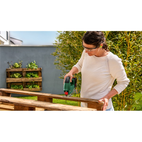 Bosch EasySaw 18V-70 akkumulátoros beszúrófűrész Bosch EasySaw 18V-70 akkumulátoros beszúrófűrész