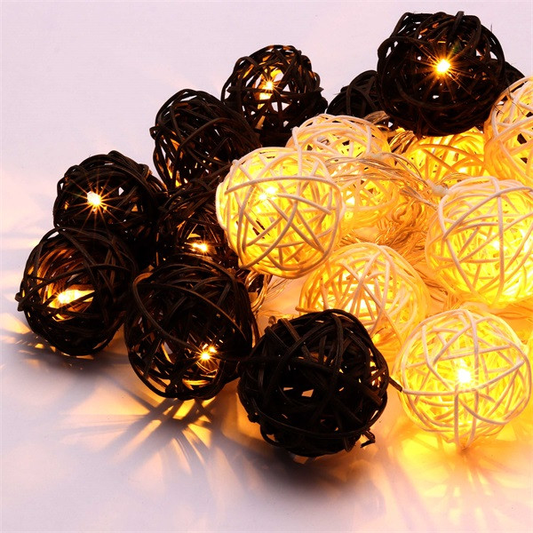 Iris Gömb alakú fonott/rattan/4m/fehér + barna/20db LED-es/3xAA elemes fényfüzér, fénydekoráció Iris Gömb alakú fonott/rattan/4m/fehér + barna/20db LED-es/3xAA elemes fényfüzér, fénydekoráció