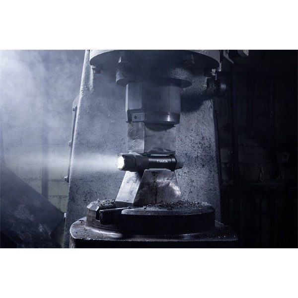 Varta 18714101421 Indestructible F30 Pro/650 lumen/elemlámpa Varta 18714101421 Indestructible F30 Pro/650 lumen/elemlámpa