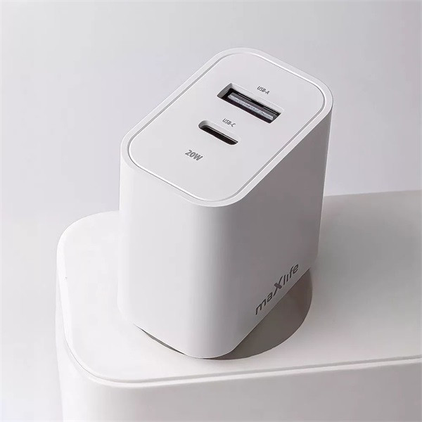 Maxlife ML738423 PD+QC 20W USB + Type-C fehér gyorstöltő adapter + Type-C/Lightning kábel