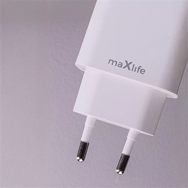Maxlife ML738423 PD+QC 20W USB + Type-C fehér gyorstöltő adapter + Type-C/Lightning kábel